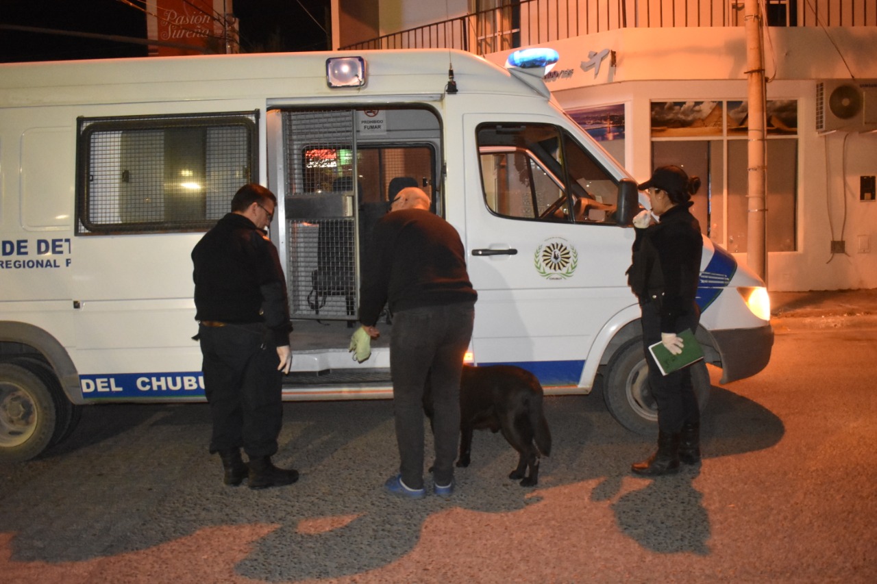 LA POLICÍA DEMORÓ A 25 PERSONAS Y SECUESTRÓ 5 VEHÍCULOS