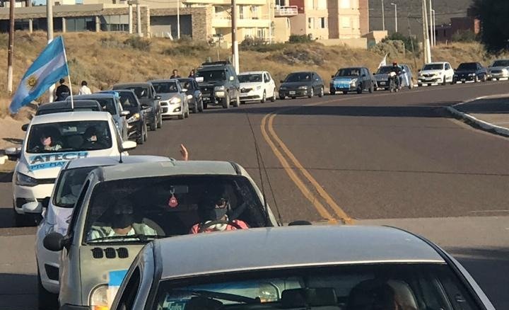 TRABAJADORES ESTATALES VOLVIERON A RECLAMAR SUS SUELDOS