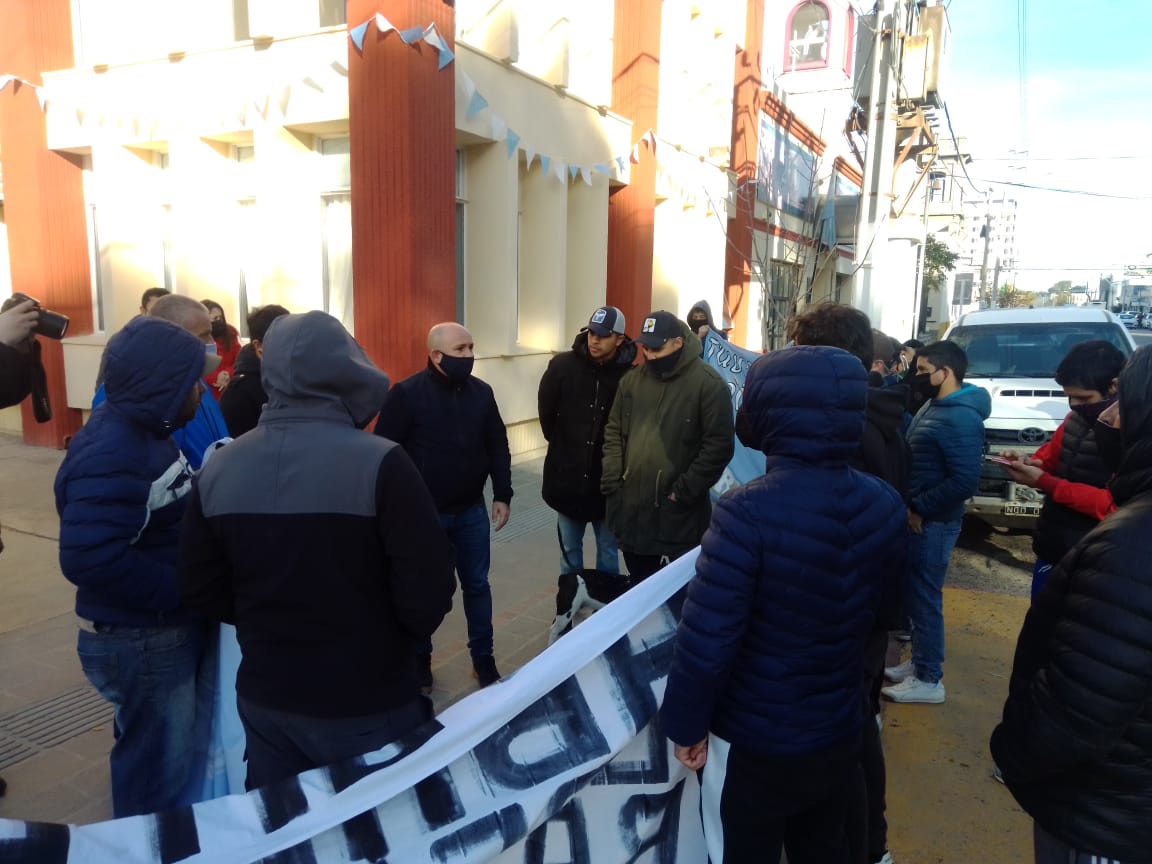 MARINEROS RECLAMAN A LAS AUTORIDADES DEL SOMU LA APERTURA DE LA OBRA SOCIAL