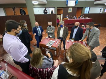 VOLVIERON A SUSPENDER SESIÓN EN LA LEGISLATURA