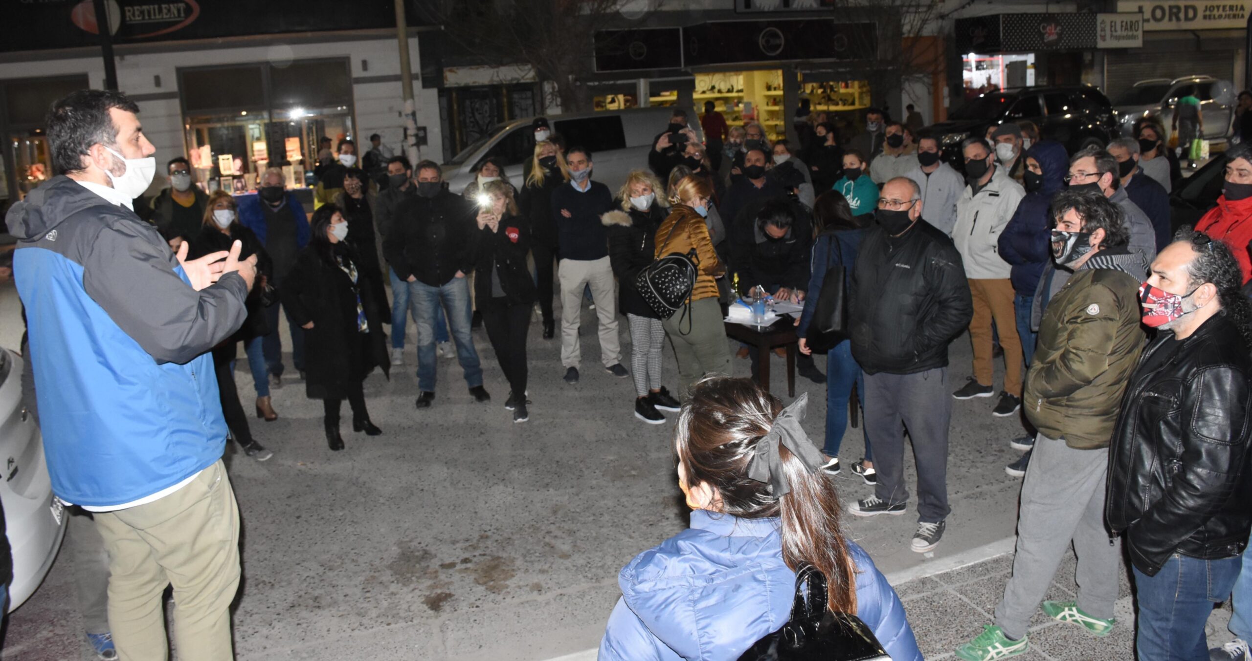 “NO ENTENDEMOS EL CIERRE DE COMERCIOS A LAS 19.30”