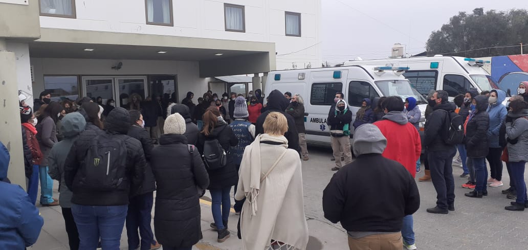 TRABAJADORES DE SALUD VUELVEN AL PARO