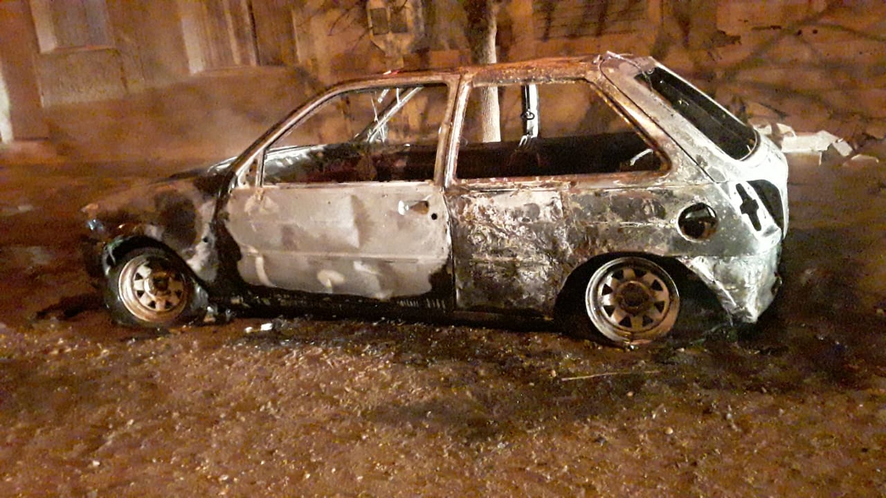 OTRO AUTO INCENDIADO