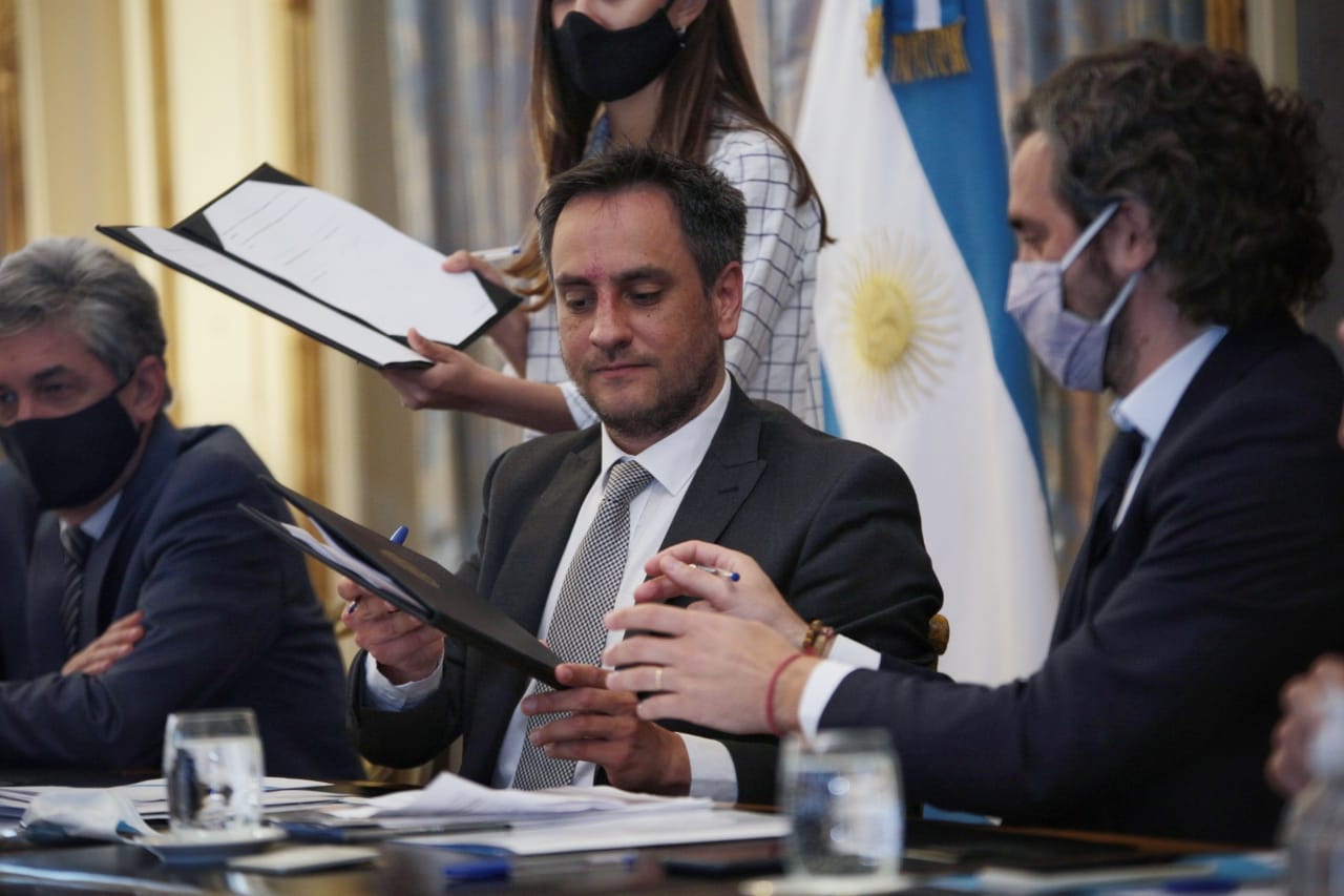 CHUBUT PARTICIPÓ DE LA FIRMA DE CONVENIOS CON NACIÓN PARA LA ERRADICACIÓN DE BASURALES A CIELO ABIERTO
