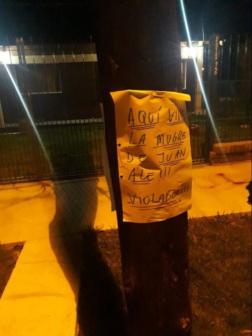 “AQUÍ VIVE EL VIOLADOR JUAN LUIS ALE”