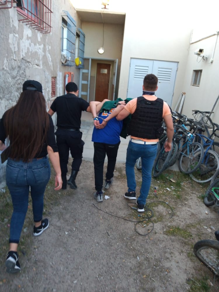 ALLANAMIENTO Y DETENCIÓN POR ROBO CON ARMA DE FUEGO