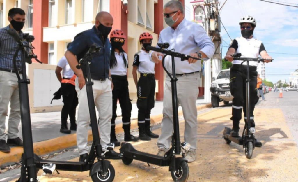 FUERON PRESENTADOS LOS MONOPATINES ELÉCTRICOS QUE USARÁN AGENTES DE TRÁNSITO
