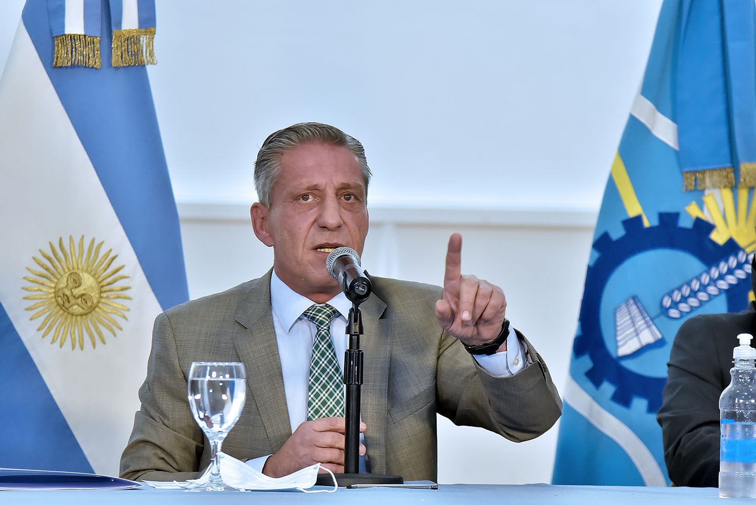 APARECIÓ ARCIONI E INSISTIÓ CON LA MEGAMINERÍA