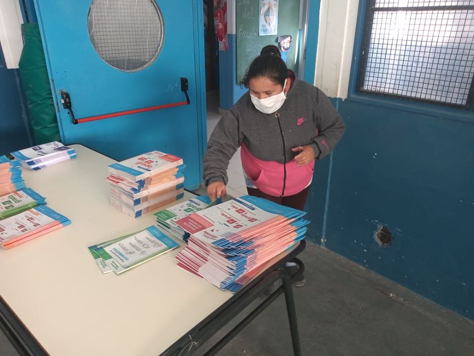 ÚLTIMA ENTREGA DEL AÑO DE CUADERNILLOS DE DISTINTOS NIVELES EDUCATIVOS EN PUERTO MADRYN