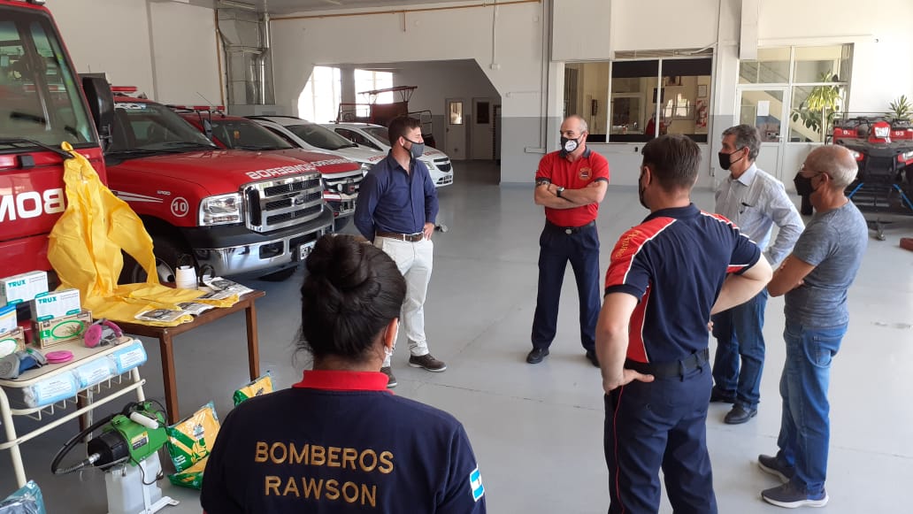 GENNEIA COLABORA CON LOS BOMBEROS DE RAWSON PARA ADQUIRIR EQUIPAMIENTO DE NECESIDAD
