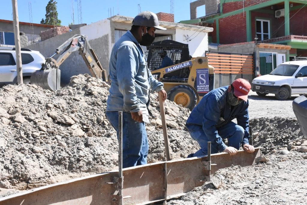SASTRE RECORRIÓ LA OBRA DE CONSTRUCCIÓN DE CORDONES CUNETA