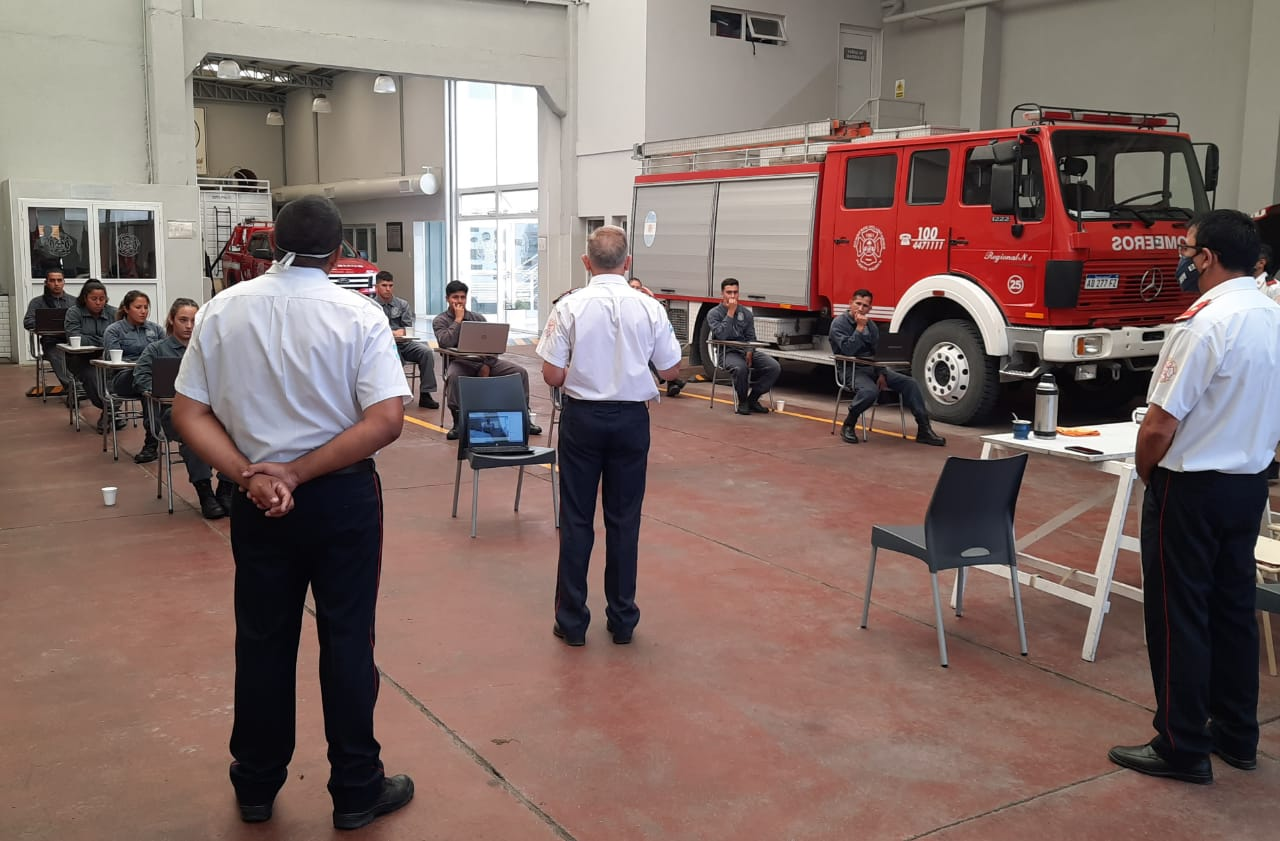 RINDIERON EXAMEN LOS FUTUROS BOMBEROS DE CHUBUT