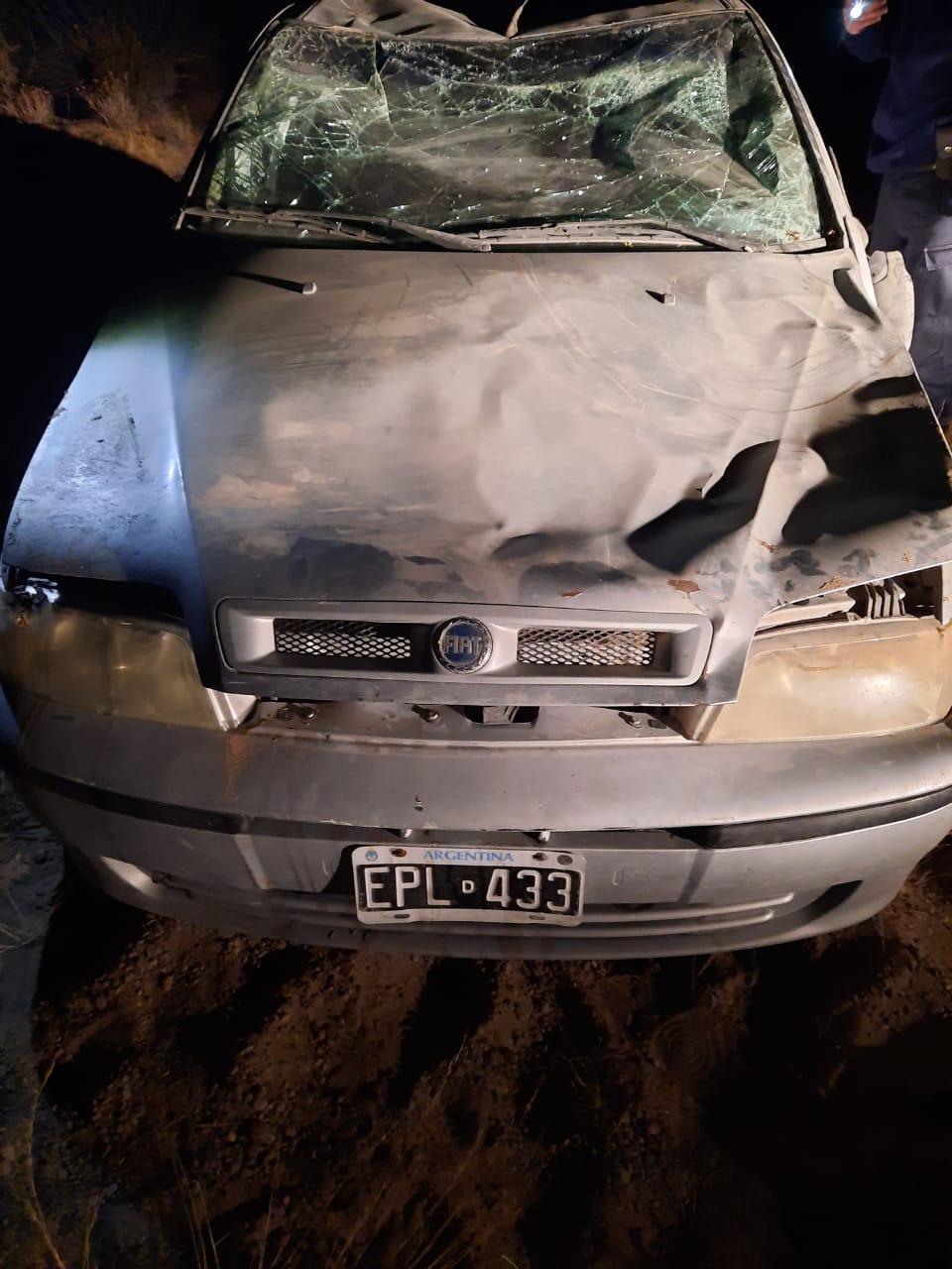 ENCUENTRAN AUTO VOLCADO SIN OCUPANTES