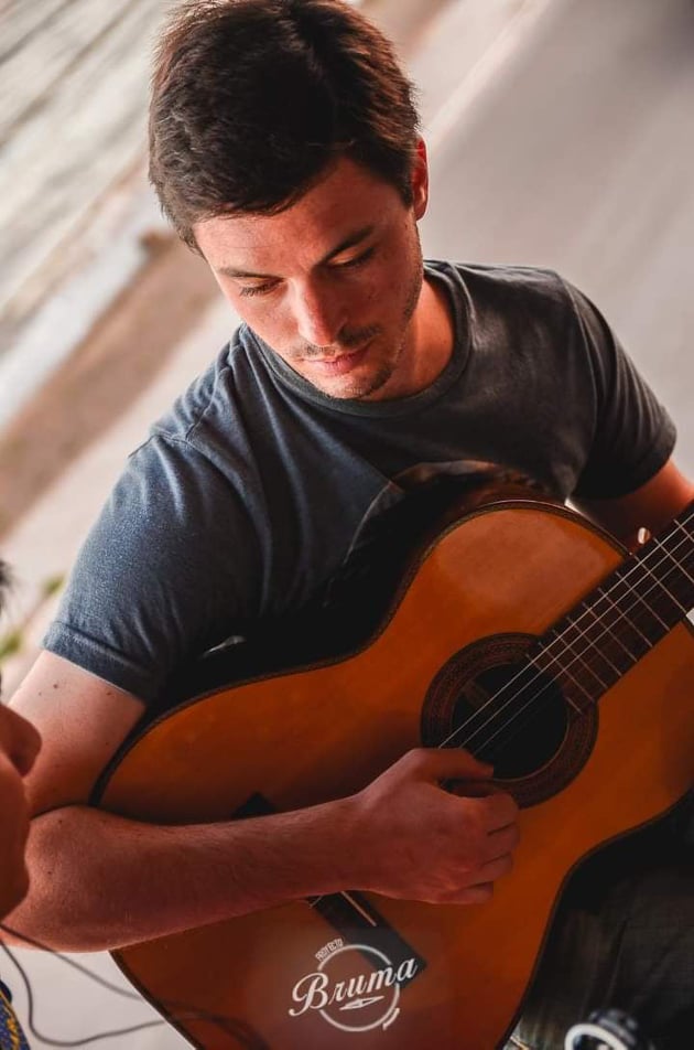 MÚSICA A ORILLAS DEL MAR