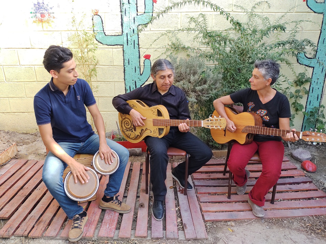 CONTINÚA LA PRESENTACIÓN DE ARTISTAS LOCALES EN LOS PARADORES COSTEROS DE MADRYN