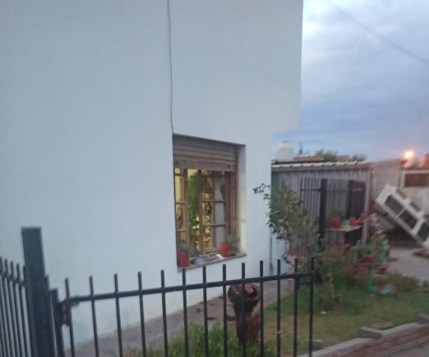 INGRESARON A ROBAR A SU CASA MIENTRAS DORMÍA