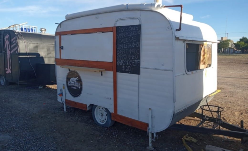 ATRAPAN A MENOR QUE INTENTÓ ROBAR EN FOOD TRUCK