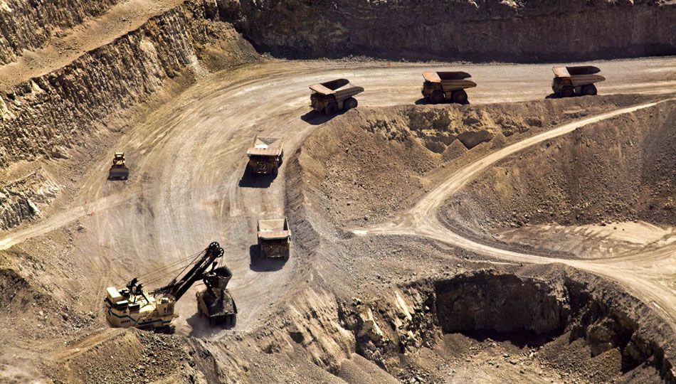 ACADÉMICOS Y CIENTÍFICOS EXPUSIERON SOBRE DESARROLLO INDUSTRIAL MINERO
