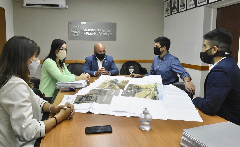 SASTRE RECIBIÓ A JÓVENES QUE PROYECTARON AMPLIACIÓN DE “EL TEHUELCHE”