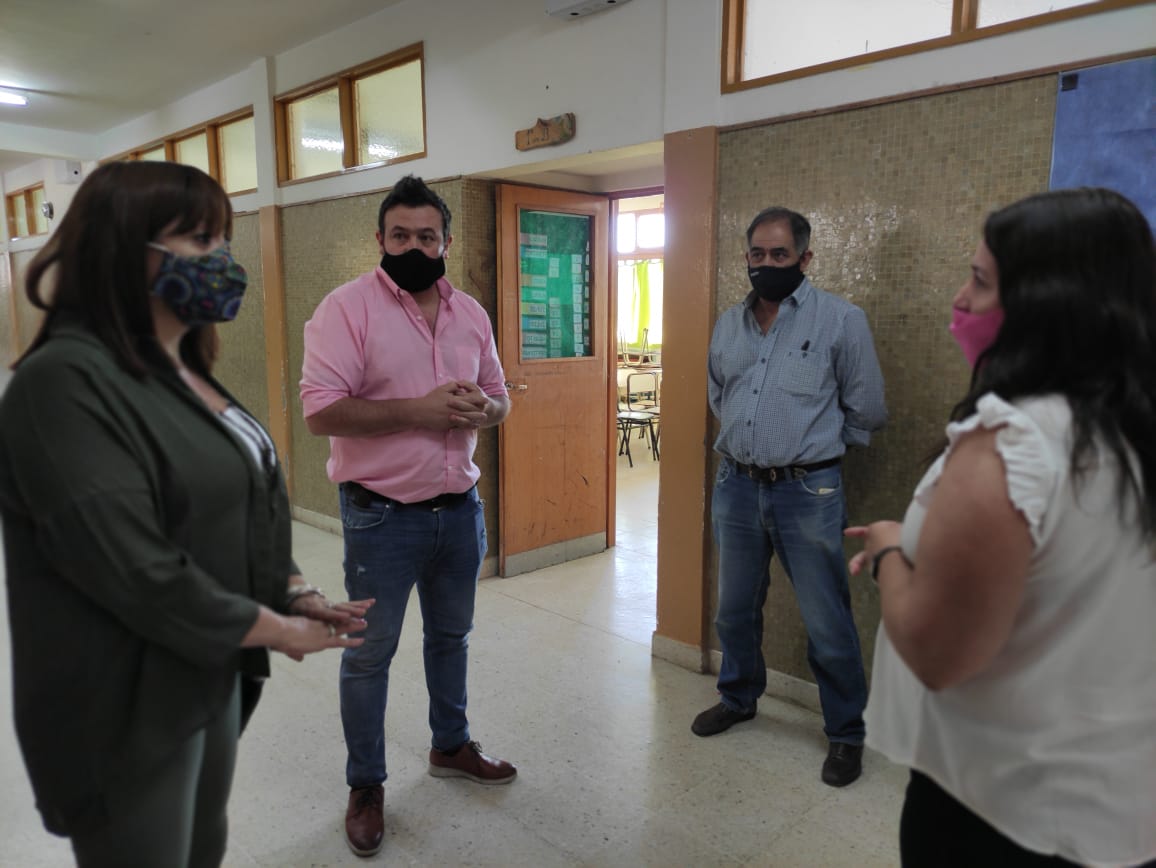 LA MINISTRA DE EDUCACIÓN RECORRIÓ ESCUELAS DE ESQUEL Y TREVELIN