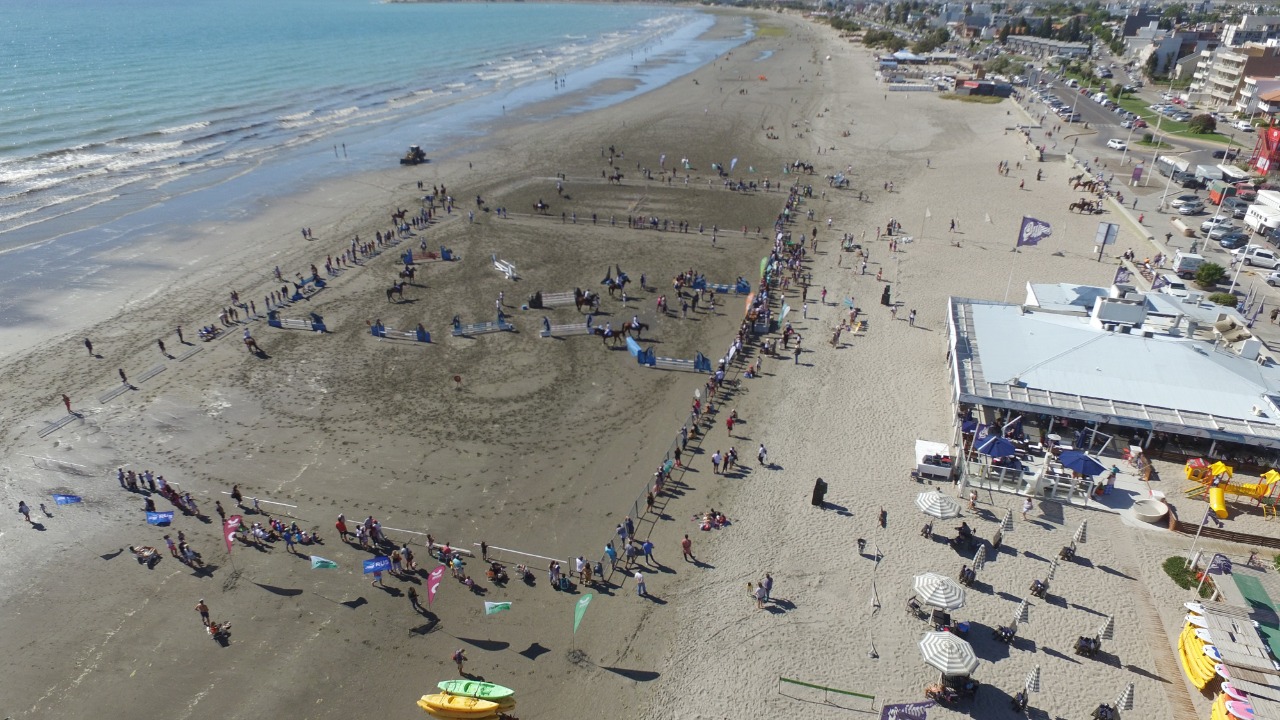 SASTRE ENCABEZÓ LA APERTURA DEL FESTIVAL DE PLAYA
