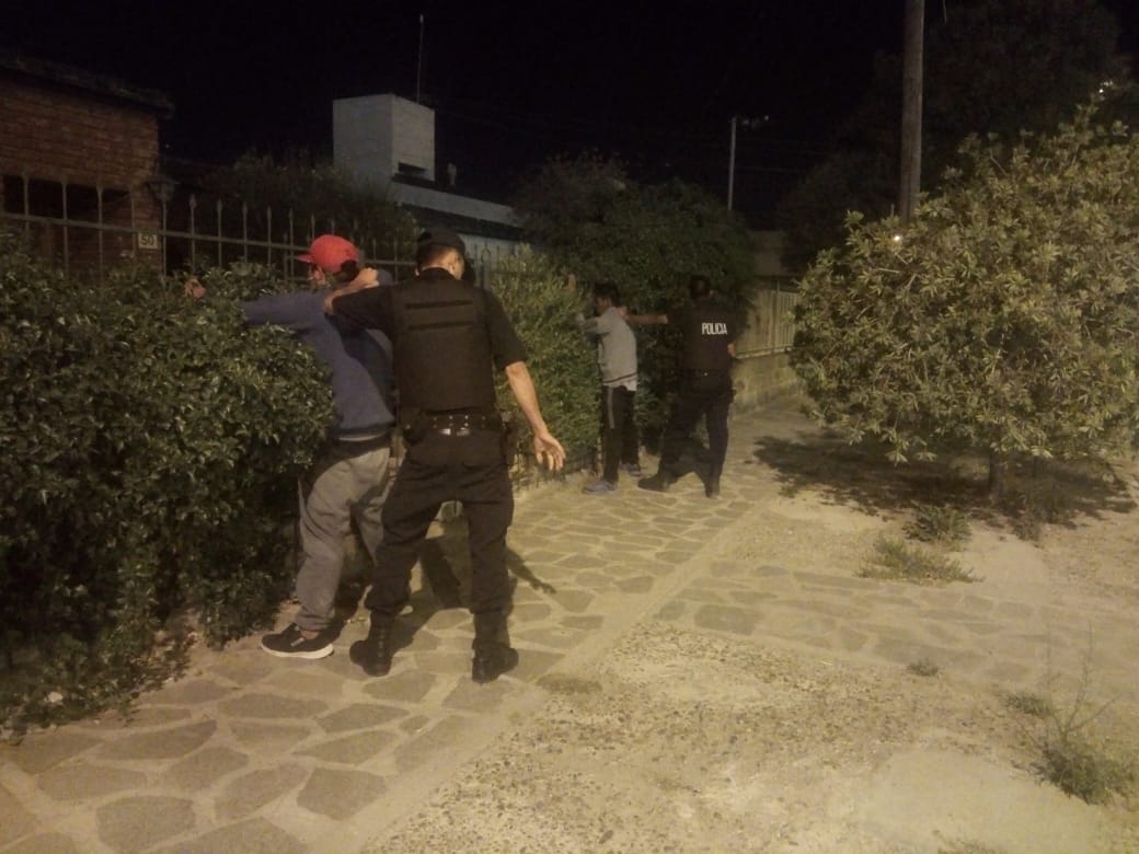 DOS JÓVENES DETENIDOS POR ROBAR UNA PANADERÍA