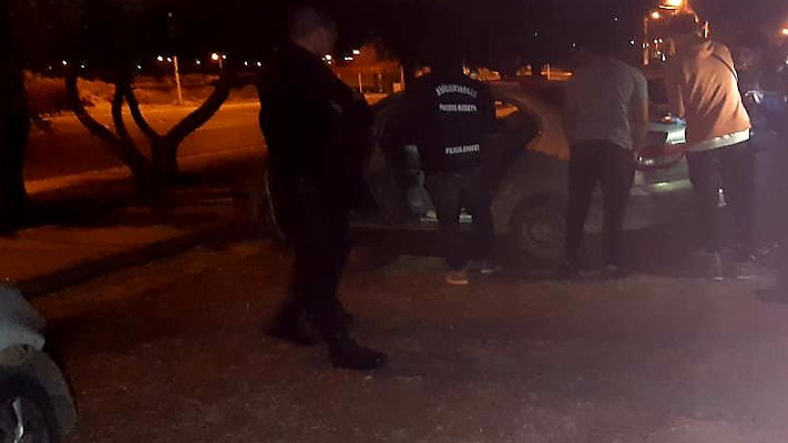 FUERON DEMORADOS POR TENER UN FRASCO CON MARIHUANA