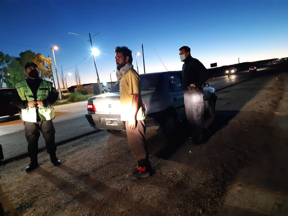 DEJÓ EL AUTO CON LA LLAVE PUESTA Y SE LO LLEVARON