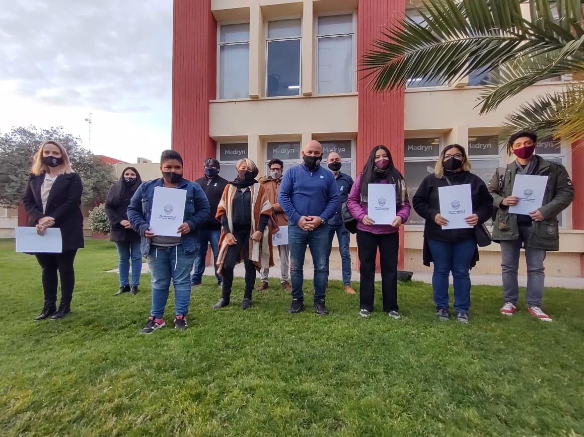 ENTREGAN FONDOS A JÓVENES EMPRENDEDORES DE MADRYN