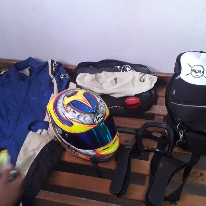 ENCUENTRAN LA ROPA DEL PILOTO COMODORENSE EN UN ALLANAMIENTO
