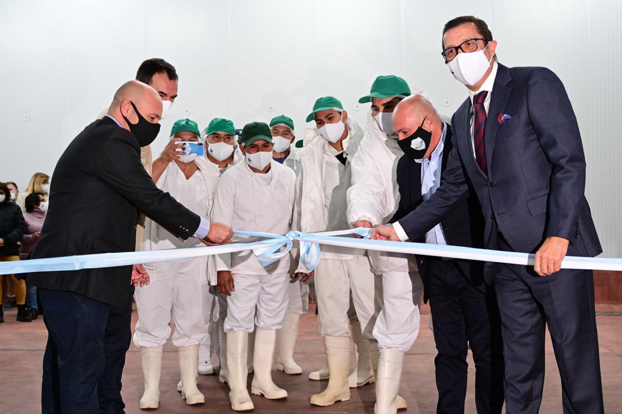 EL VICEGOBERNADOR Y EL INTENDENTE RECORRIERON LA OBRA DE AMPLIACIÓN DE EPSA-ESTRELLA PATAGÓNICA