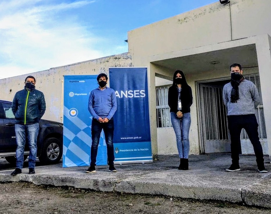 ANSES Y MIGRACIONES ATENDIERON EN CAMARONES
