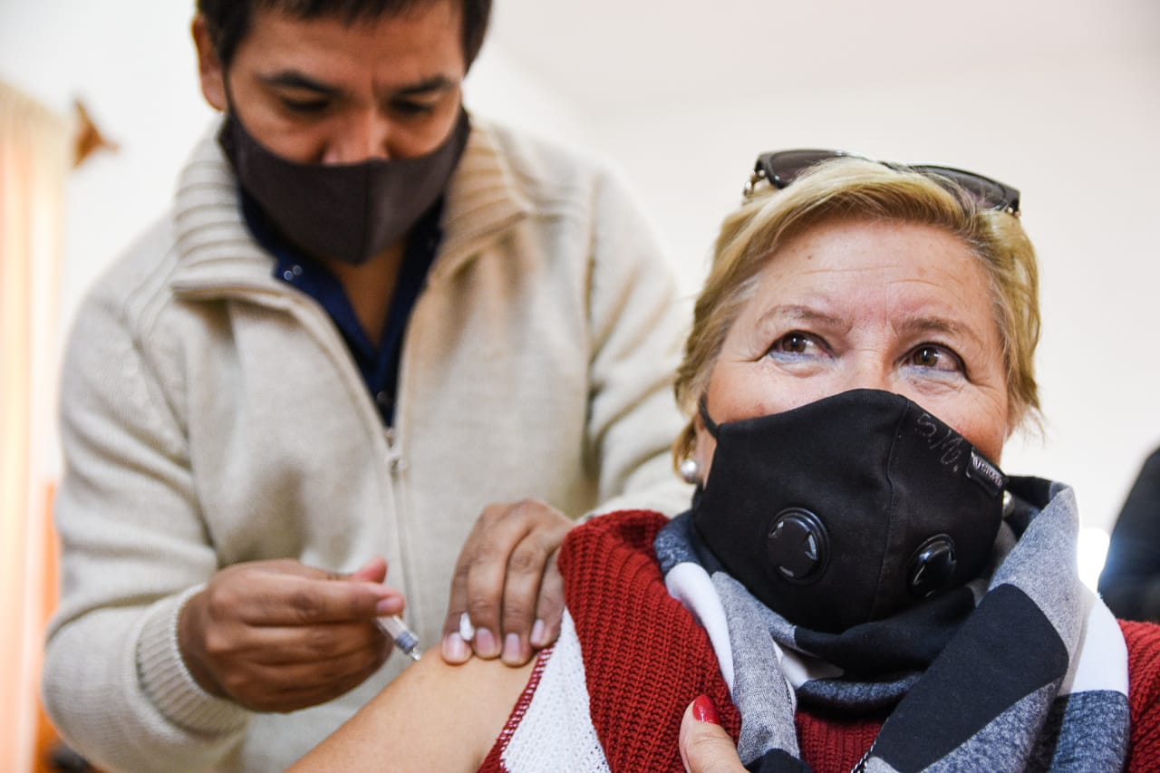 COMENZÓ EL PLAN DE VACUNACIÓN ANTIGRIPAL EN LOS HOGARES DE ADULTOS MAYORES MUNICIPALES