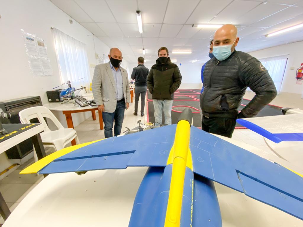 SASTRE RECORRIÓ LAS INSTALACIONES DEL CLUB DE AEROMODELISMO Y VALORÓ EL ROL SOCIAL DE LAS INSTITUCIONES DEPORTIVAS