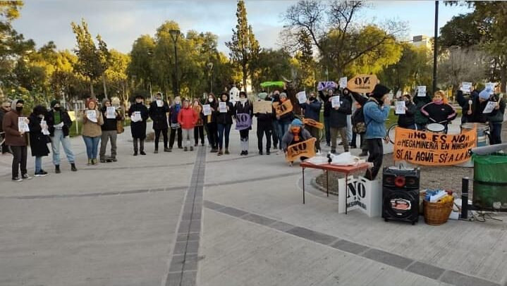 SÁBADO DE PANQUEQUEADA EN CONTRA DE LA MINERIA EN CHUBUT