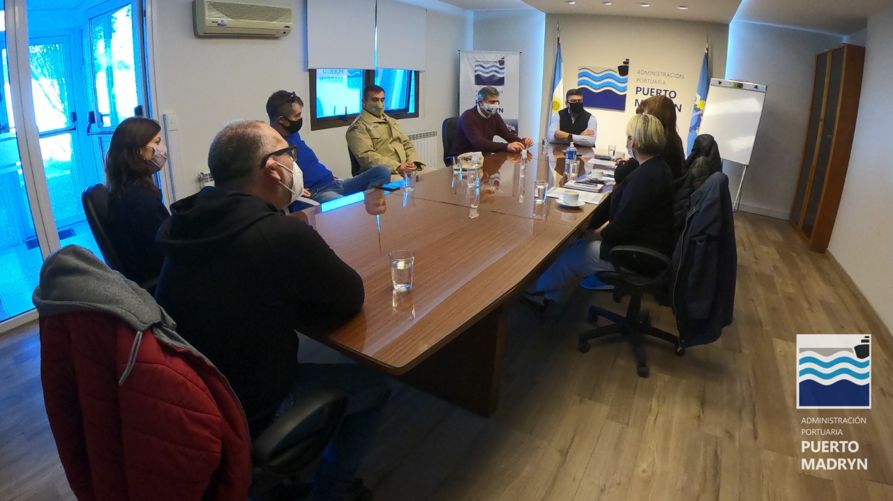 SE ORGANIZA OPERATIVO DE VACUNACIÓN DE MARINEROS EN EL MUELLE STORNI