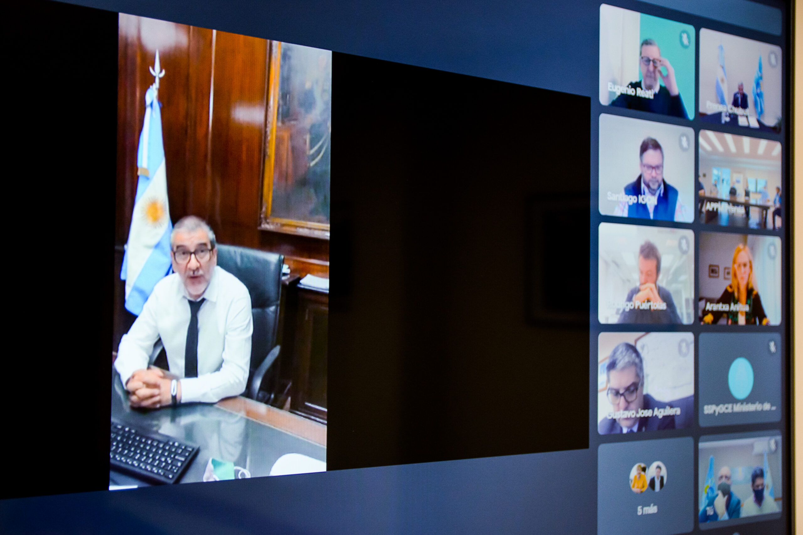 EL INTENDENTE DESTACÓ LA INTENCIÓN DEL GOBIERNO NACIONAL DE OPTIMIZAR EL FUNCIONAMIENTO DE LA ACTIVIDAD PORTUARIA DE MADRYN