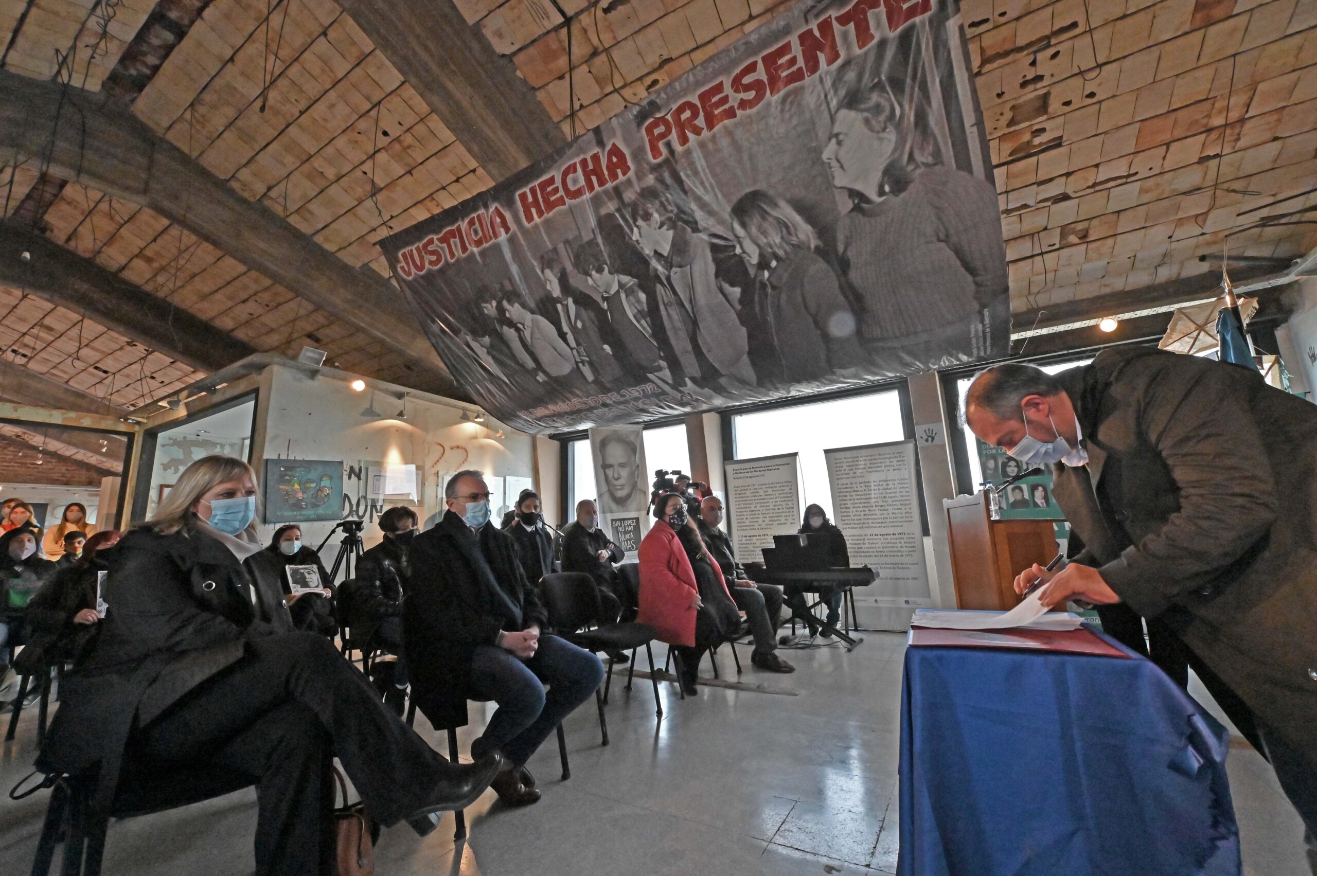 EMOTIVO HOMENAJE AL CUMPLIRSE 49 AÑOS DE LA MASACRE DE TRELEW