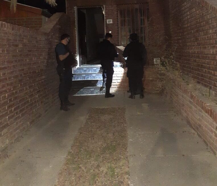 INTENTÓ ROBAR EL TERMOTANQUE DE UNA CASA