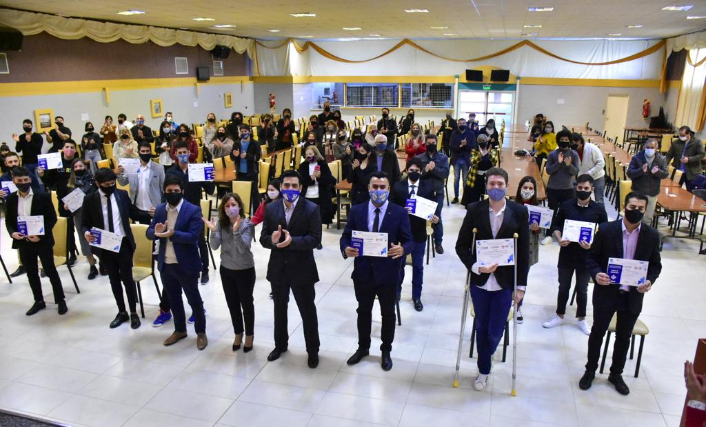 ENTREGARON LIBRETAS Y CERTIFICADOS A GUARDAVIDAS