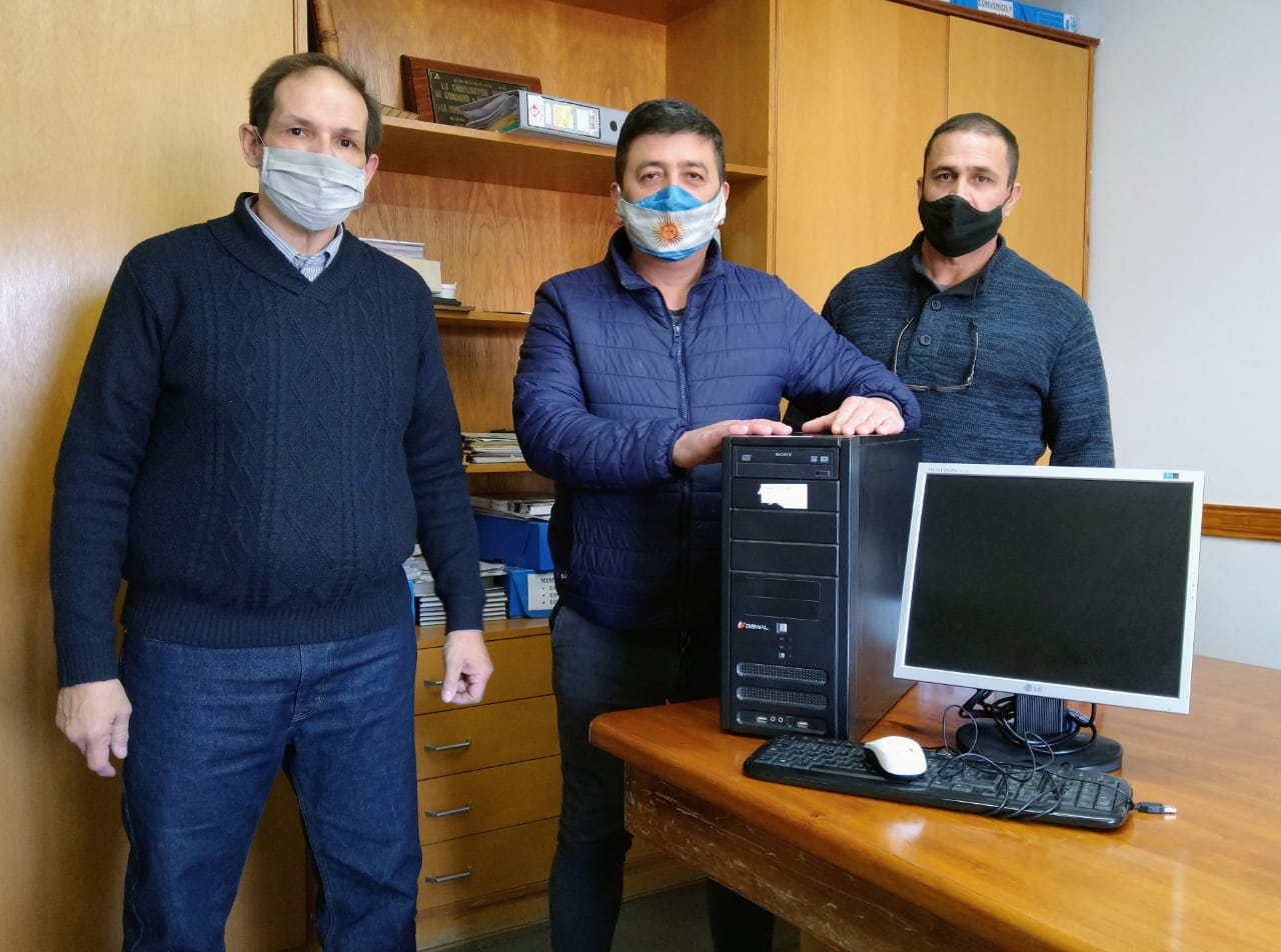 SERVICOOP DONÓ COMPUTADORA A LA VECINAL DEL BARRIO PERÓN