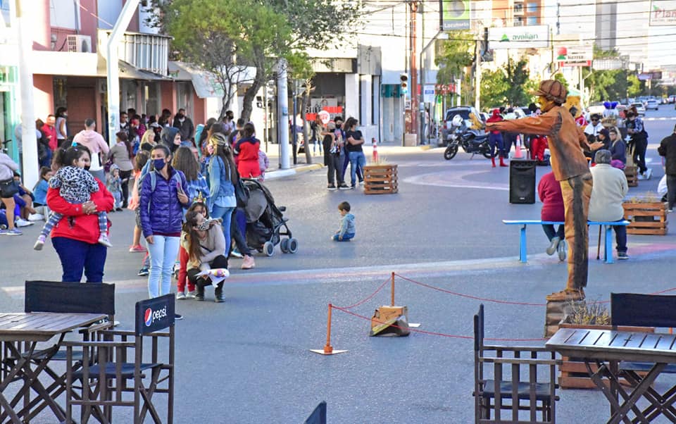 CONVOCATORIA DE ARTISTAS PARA TRABAJAR EN LA PEATONAL