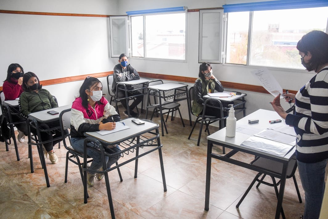 INICIARON LOS CURSOS DE “ATENCIÓN AL CLIENTE” Y “LÍNEA DE CAJA, REPOSICIÓN Y ATENCIÓN AL PÚBLICO”