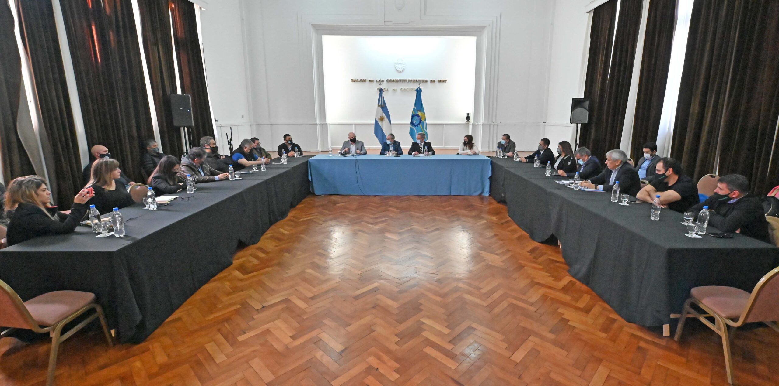 LOS SINDICATOS Y EL GOBIERNO REUNIDOS POR LA SALUD