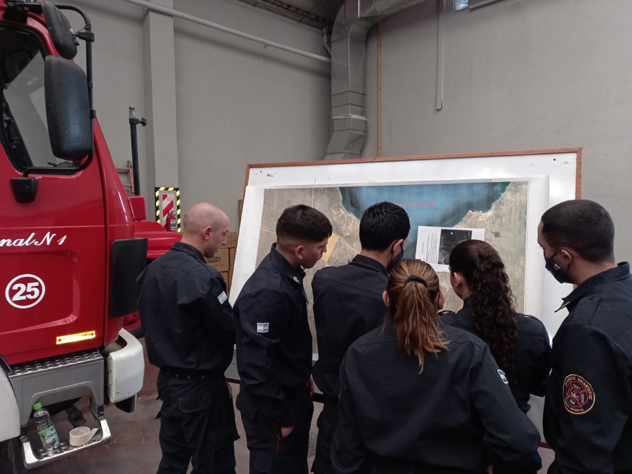 BOMBEROS DE MADRYN SE CAPACITARON CON VISTAS A LA PRÓXIMA TEMPORADA DE INCENDIOS RURALES Y DE INTERFASE