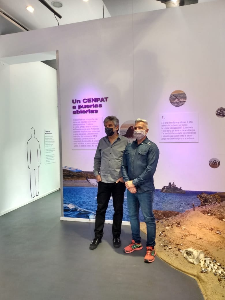 EL MINISTRO FILMUS VISITO EL STAND DEL CENPAT EN TECNÓPOLIS