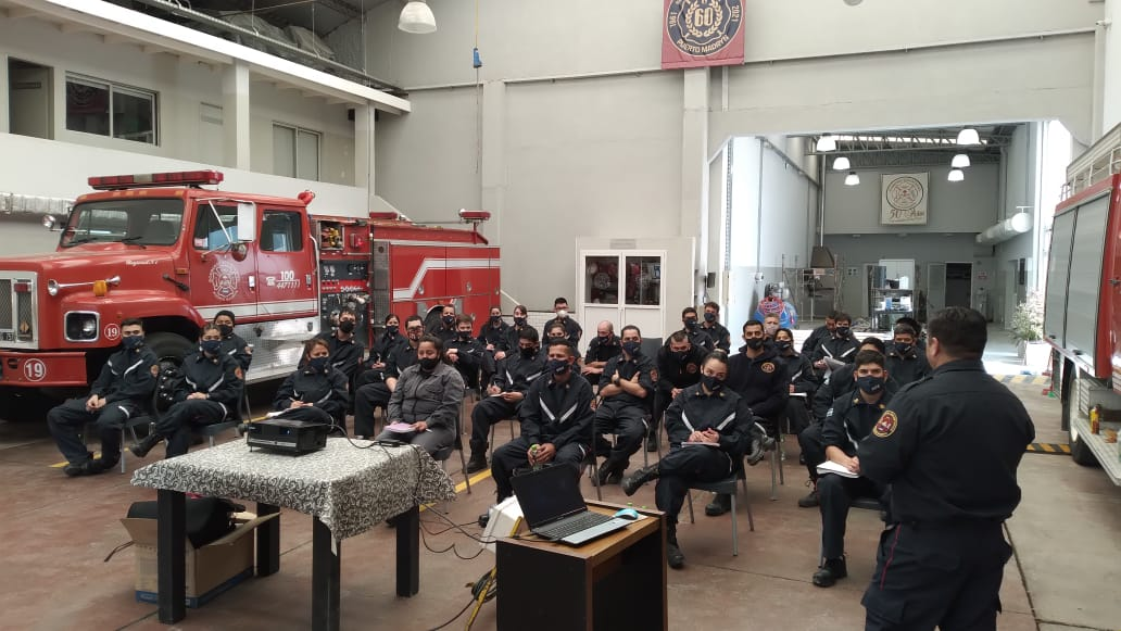 LOS BOMBEROS DE MADRYN SE CAPACITAN