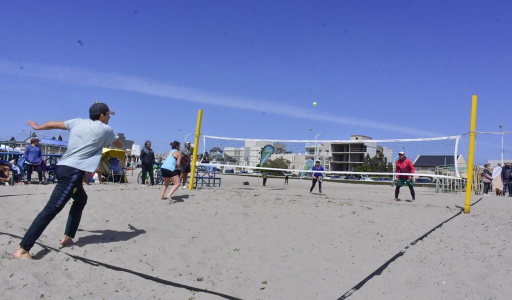 LA COSTA DE MADRYN RECIBE EL TORNEO REGIONAL DE BEACH TENNIS