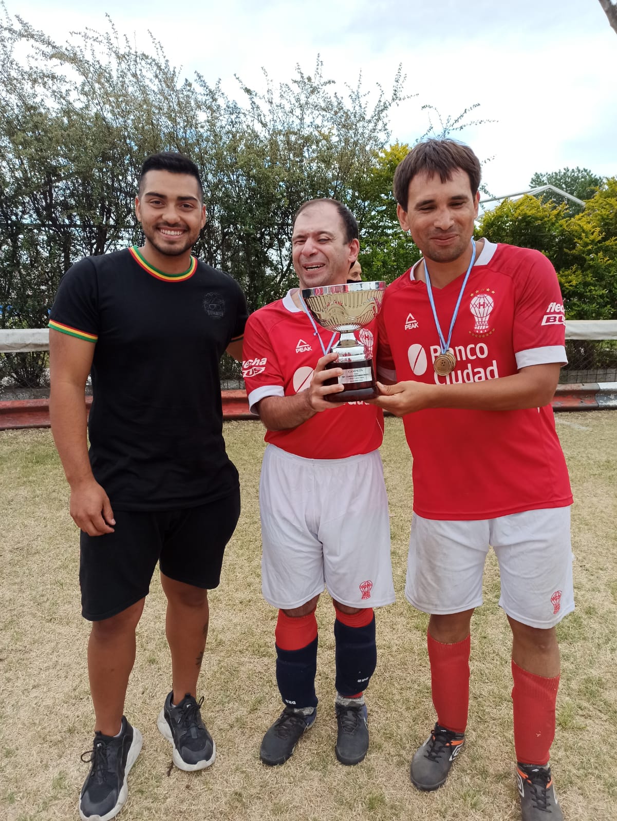 UN INTEGRANTE DEL TALLER MUNICIPAL DE FÚTBOL PARA CIEGOS JUGÓ EN BUENOS AIRES