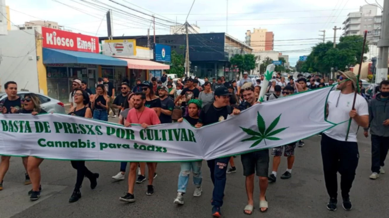 SE REALIZÓ LA MARCHA POR LA LEGALIZACIÓN DEL CANNABIS